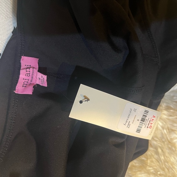 Miami Elegant Black Garment - Picture 3 of 4